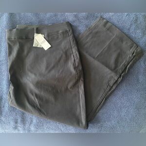 NWT Lane Bryant Slim Fit, Mid-Rise, Capri Pant, Size 22